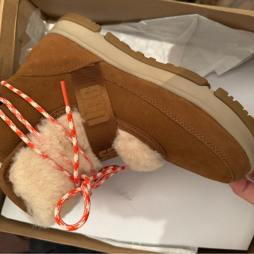 Ugg boot - Picture 2 of 6